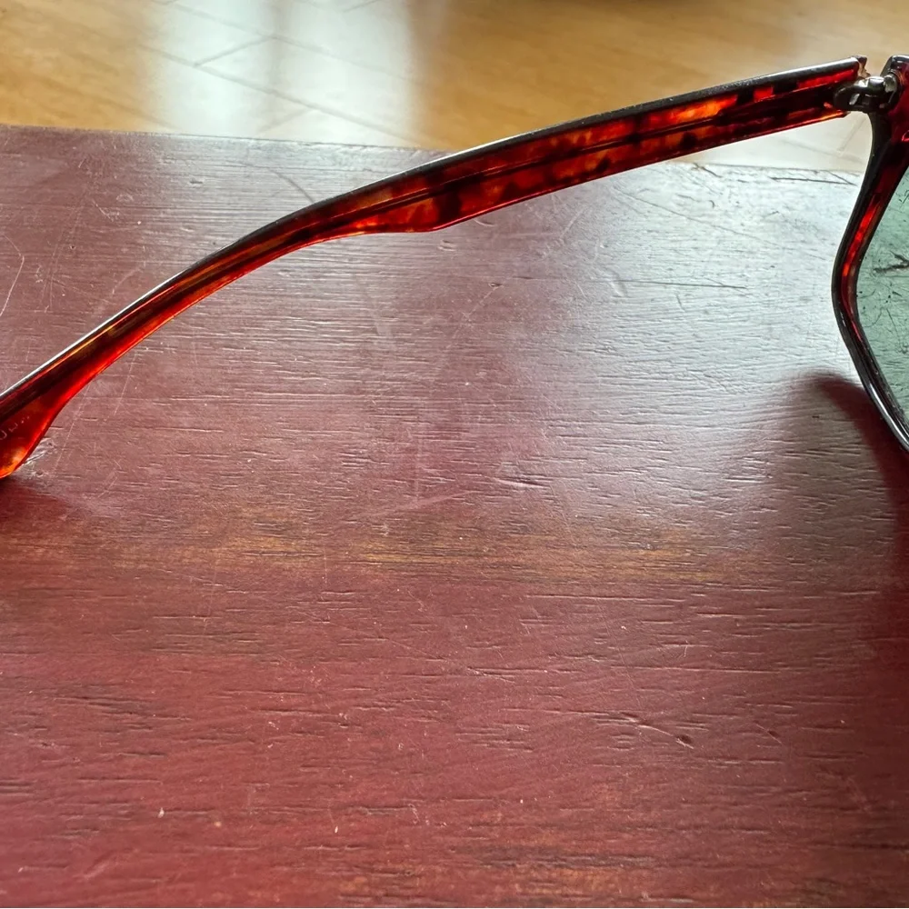 Ray-Ban gray temples